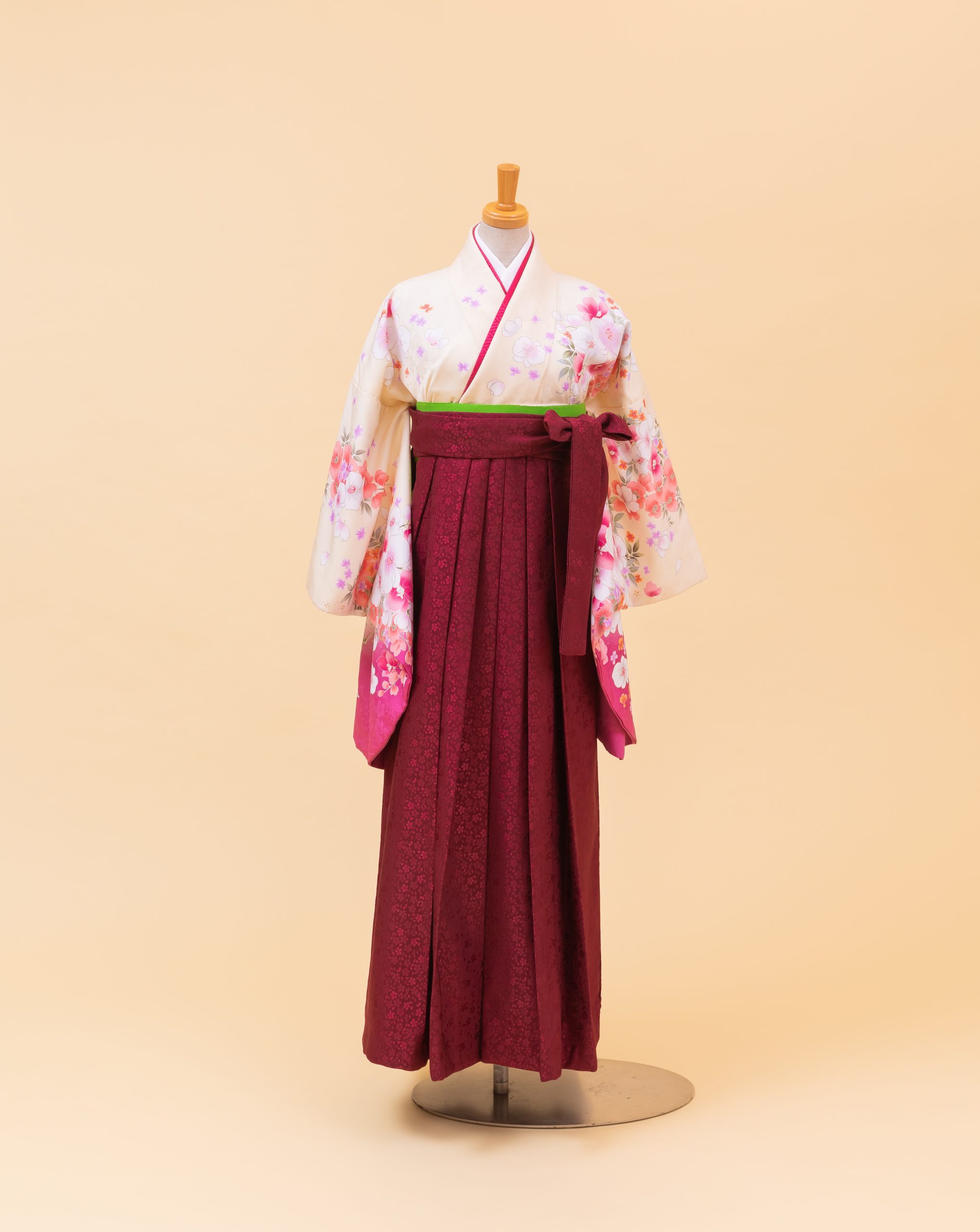 クリーム地にピンク蘭の花（800211）/ワイン 小桜地模様